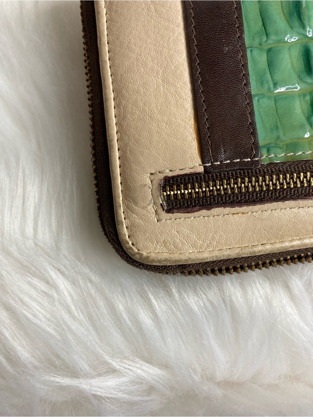 Brahmin Green Croc-Accent Zip Wallet - Cream & Brown GUC - Picture 9 of 9